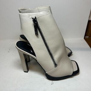 DKNY Womens 9.5 M Deep Vanilla Leather Peep Toe Shooties High Heels DISPLAY LS7